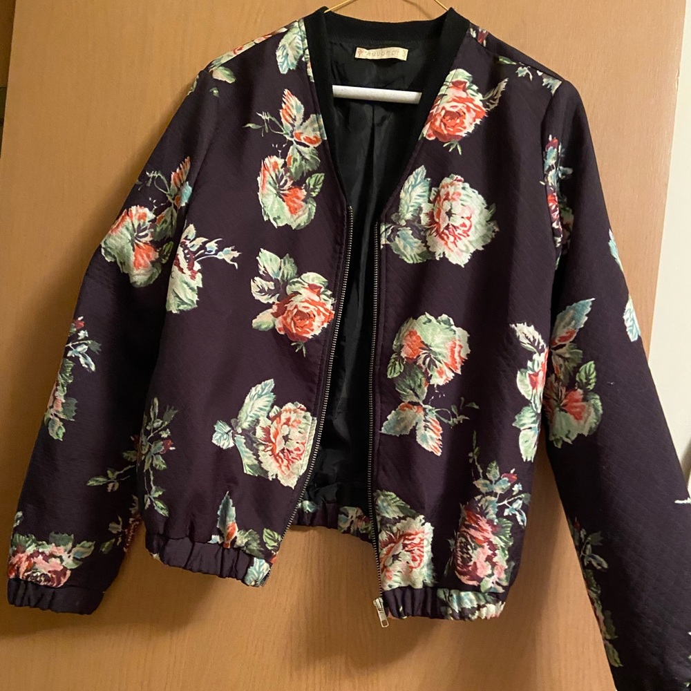 Black jacket with pretty flowers…great condition!